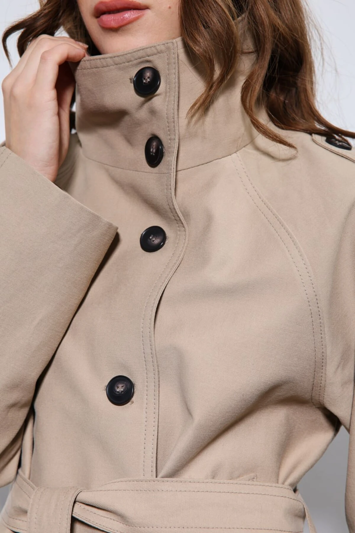 Dik Yaka, Rüzgarlık Detay Kısa Trençkot