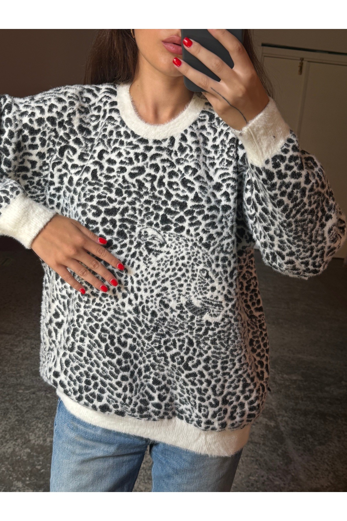 Leopar Detaylı Tüylü Kadın Kazak