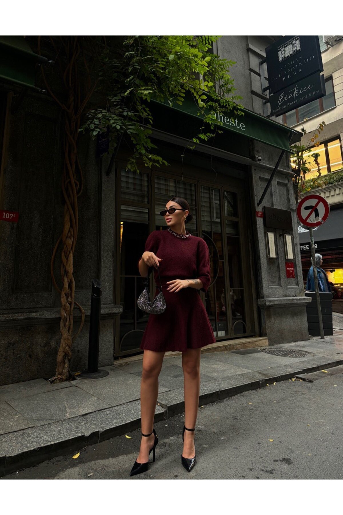 Kadın Yakası Aksesuar Detaylı Kısa Kol Triko Bluz-Etek 2'li Takım