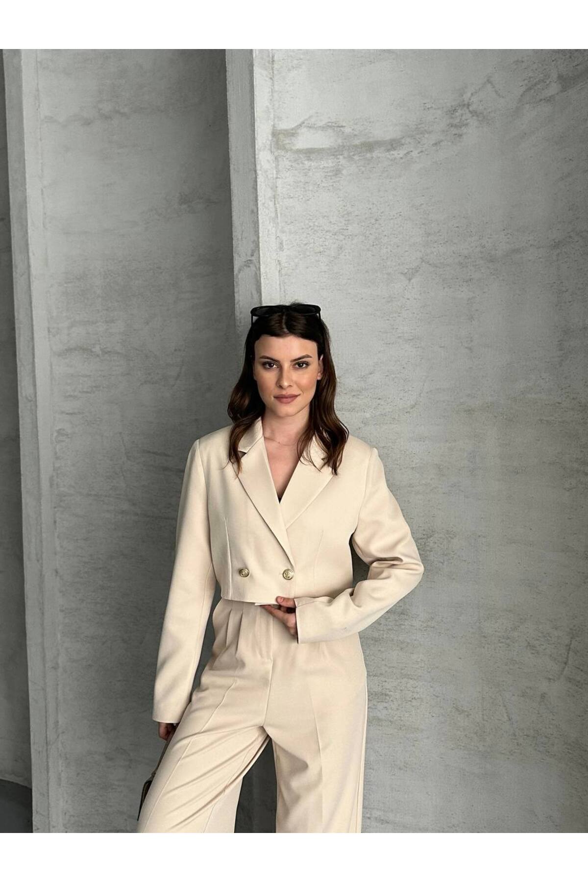 Gold Düğme Detaylı Crop Blazer Yelek