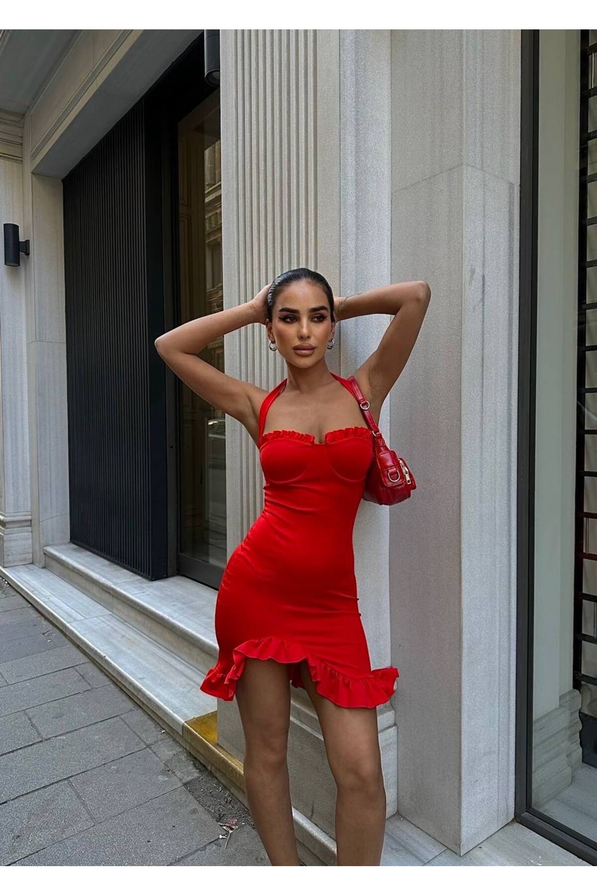 Italyan Fırfır Detaylı Boyundan Bağlamalı Mini Elbise