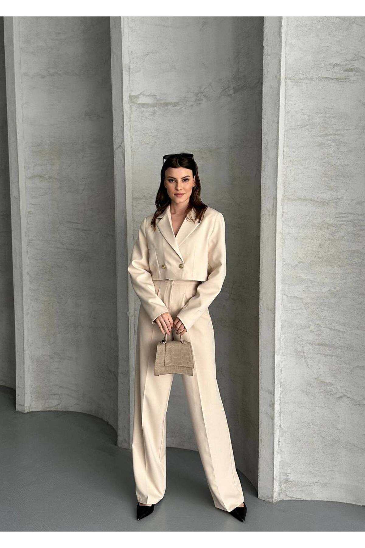 Gold Düğme Detaylı Crop Blazer Yelek