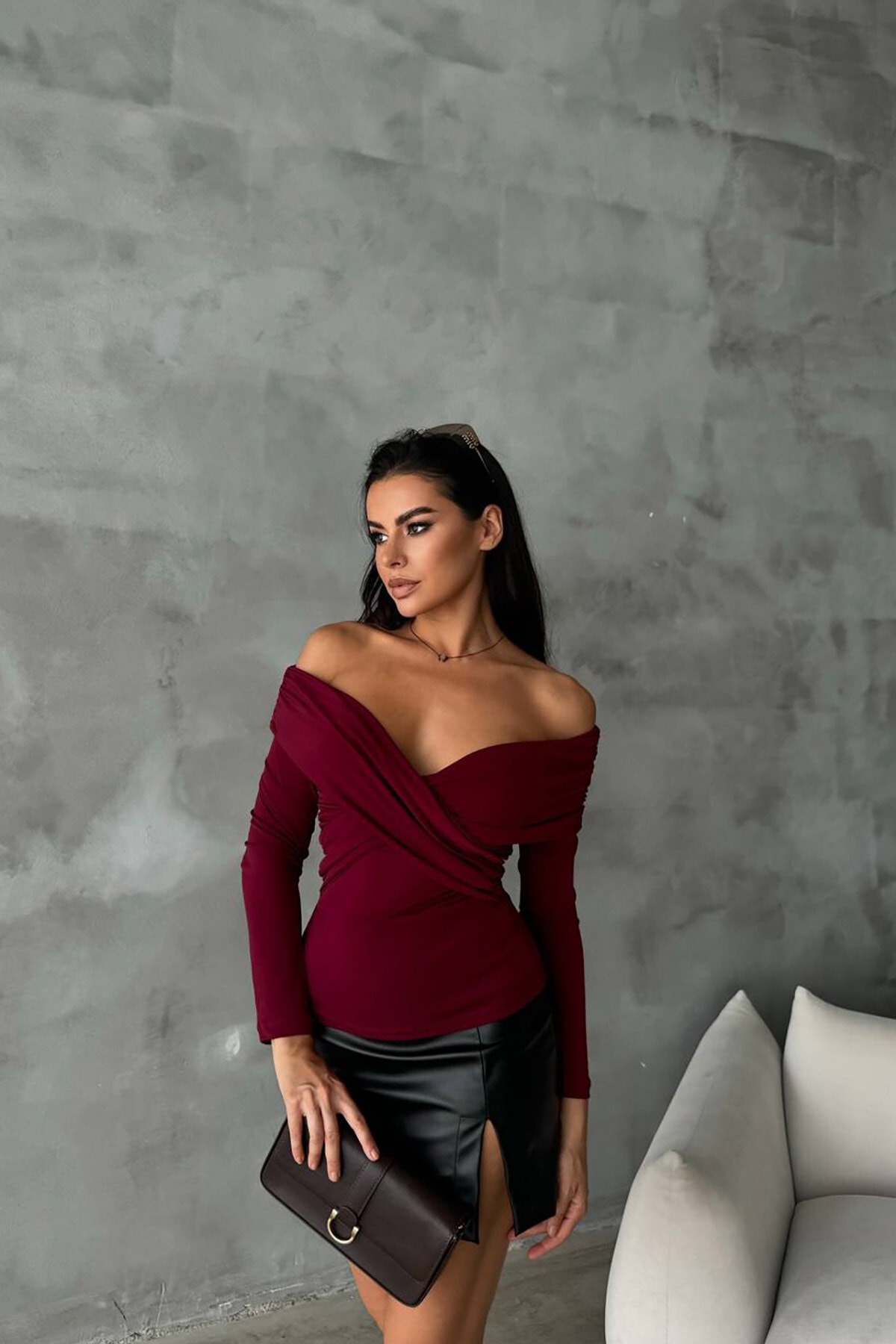 Omzu Açık Önü Büzgülü Kruvaze Yaka Bordo Bluz