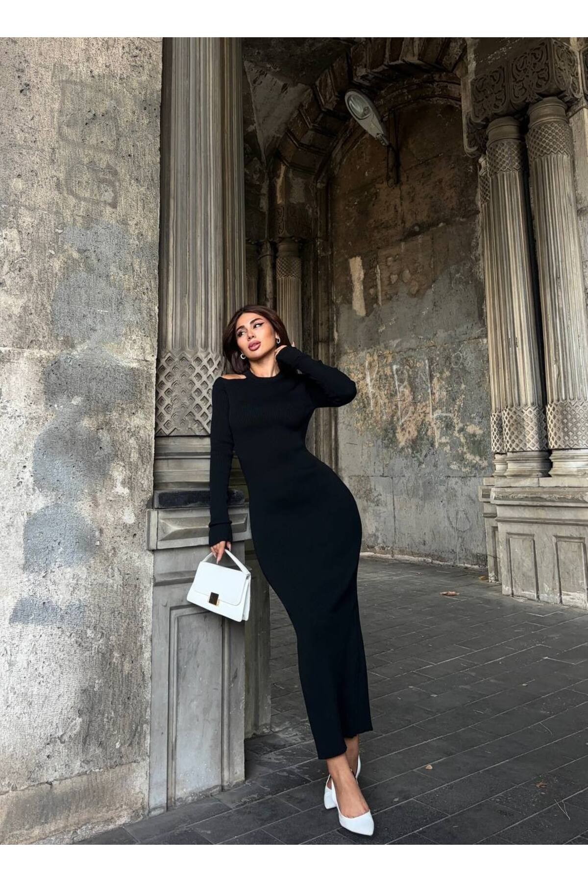 Uzun Kollu, Maxi Boy Omzu Cut-Out Detaylı Triko Elbise