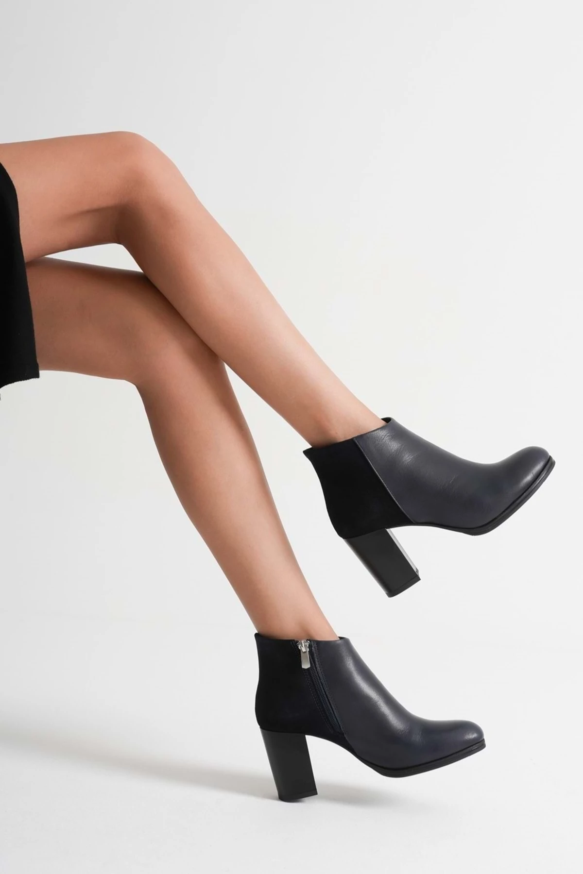 Kadın Hakiki Deri Arkası  Detaylı Topuklu Bot