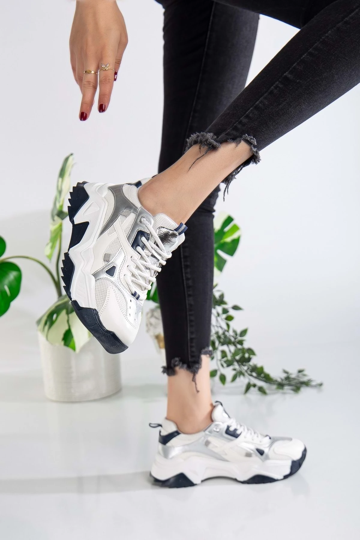 Kadın Yüksek Taban Sneaker Bağcıklı Spor Ayakkabı - Beyaz-Gümüş