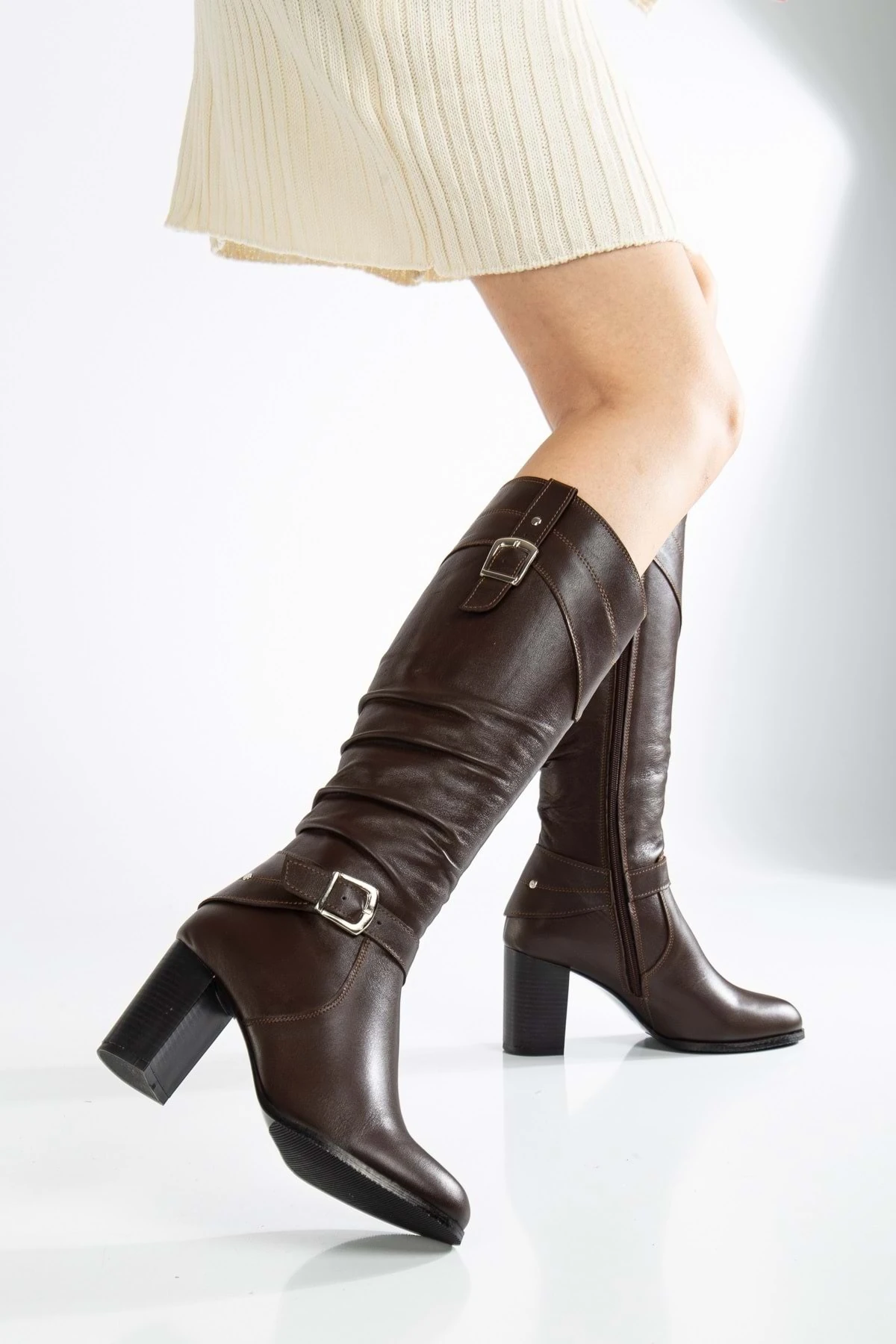 Kadın Hakiki Deri Körüklü Toka Detaylı Topuklu Çizme - Kahve