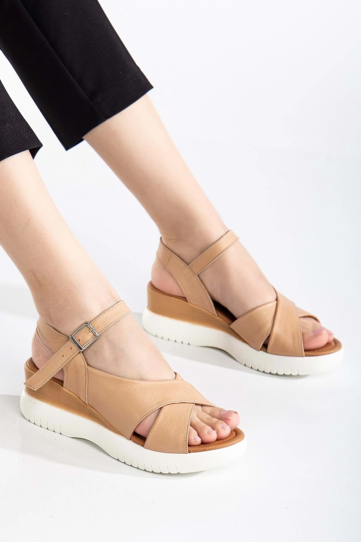 Kadın Hakiki Deri Bilekten Bağlı Yüksek Taban Sandalet