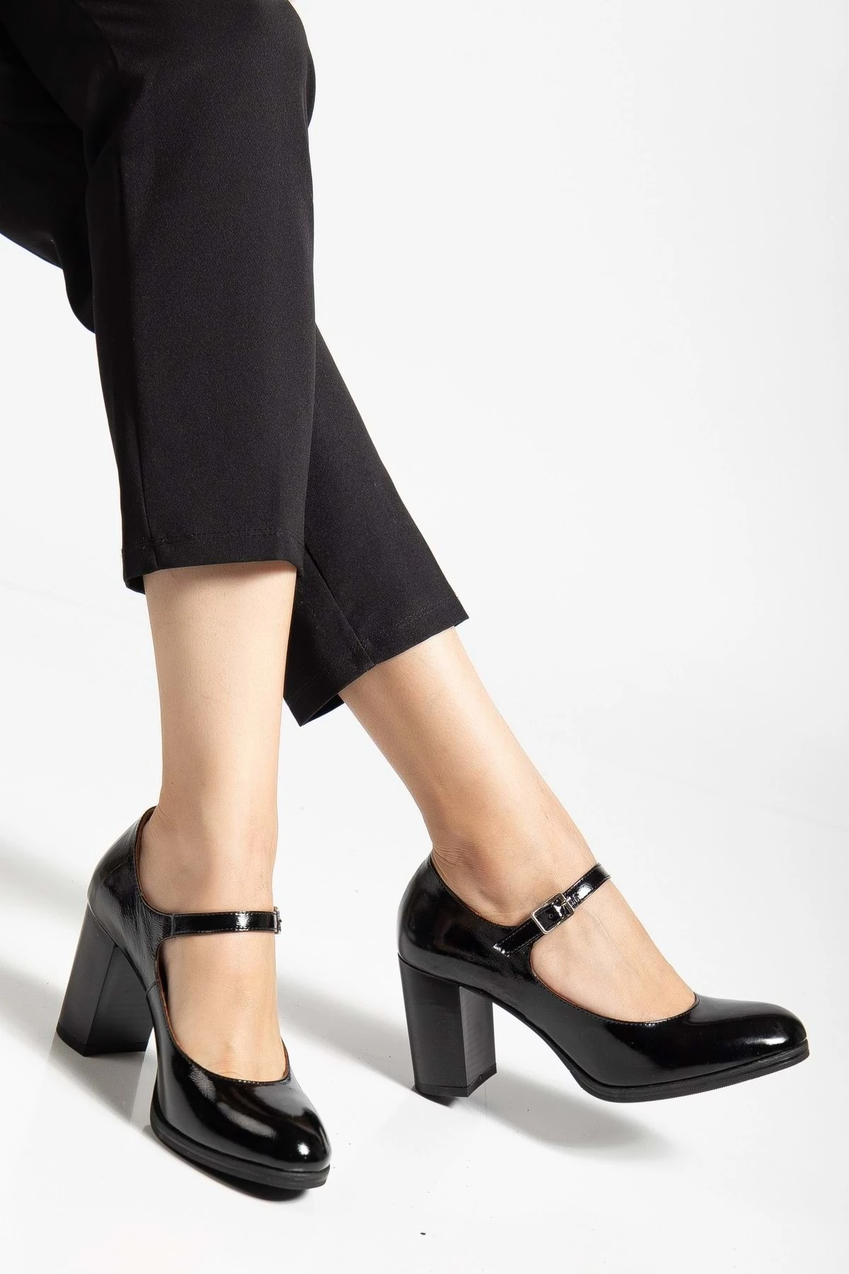 Kadın Hakiki Deri Bantlı Topuklu Ayakkabı - SİYAH RUGAN