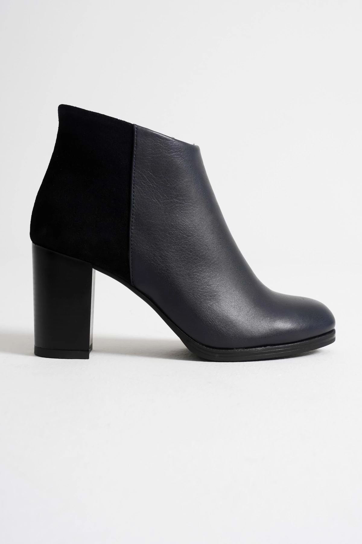 Kadın Hakiki Deri Arkası  Detaylı Topuklu Bot