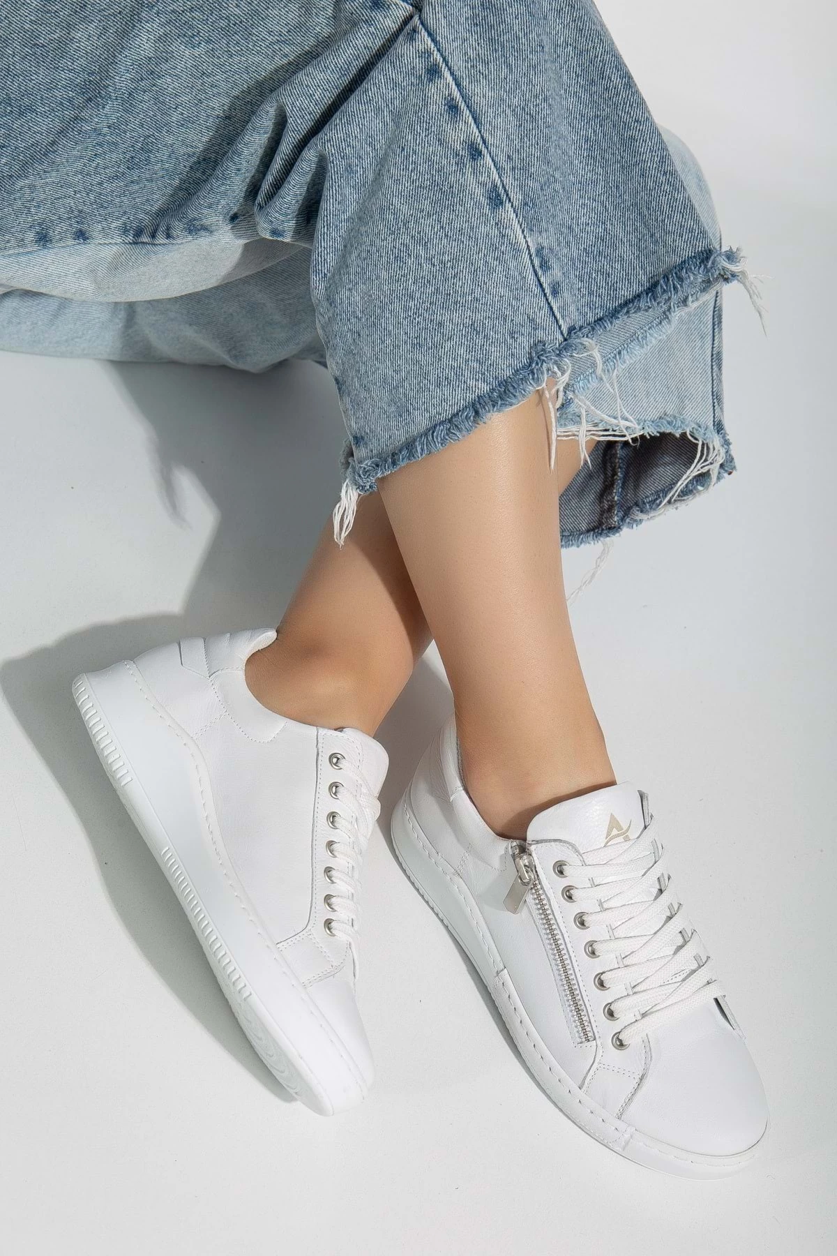 Kadın Hakiki Deri Fermuarlı Spor Ayakkabı - BEYAZ