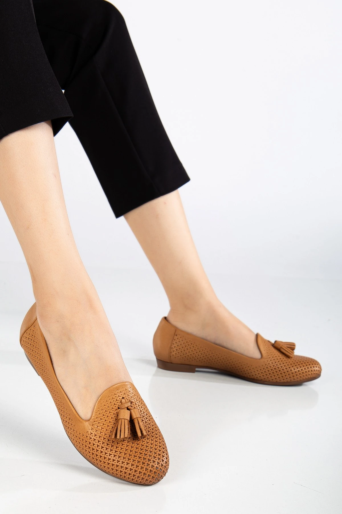 Kadın Hakiki Deri Baskılı Püsküllü Babet - Taba