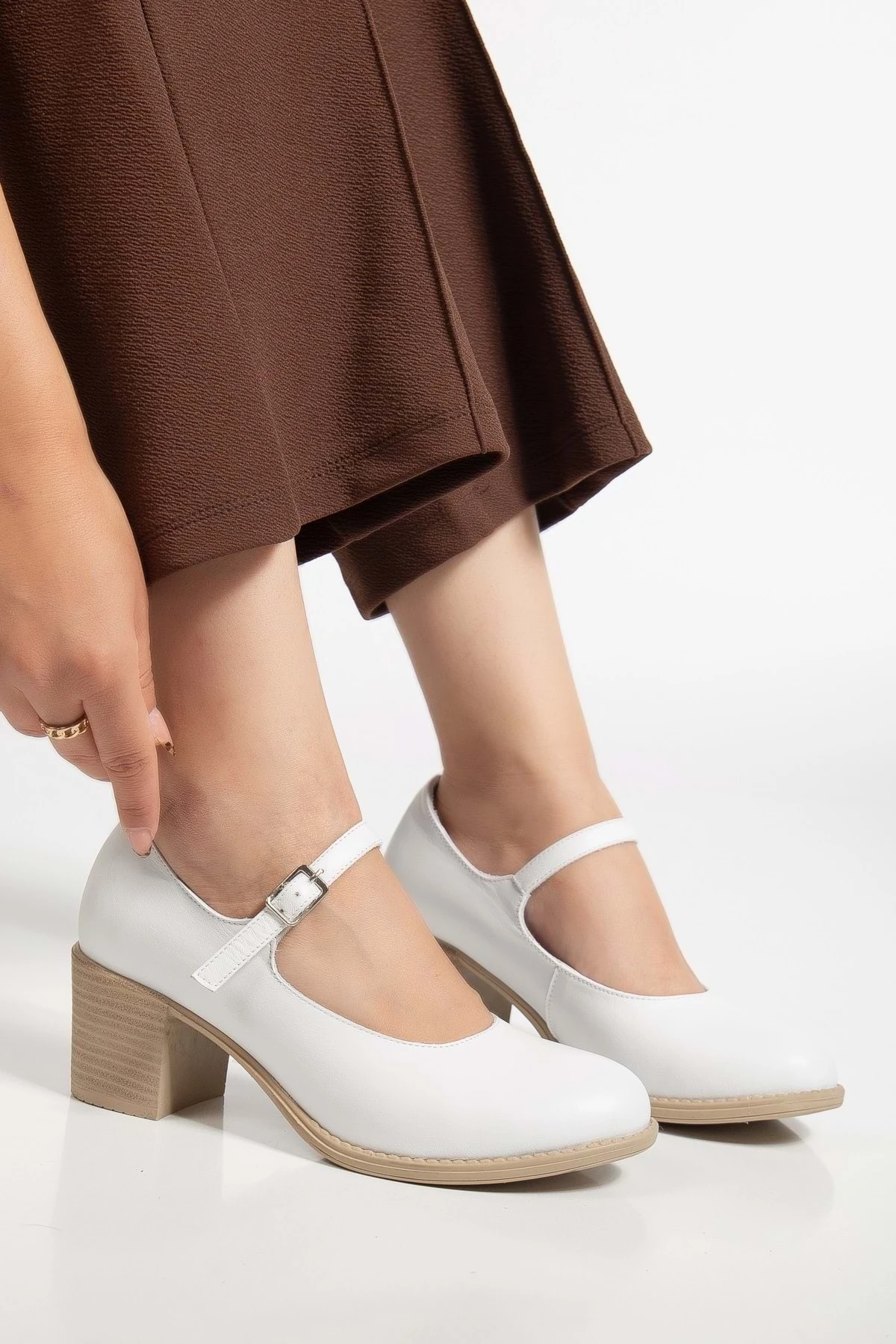 Kadın Hakiki Deri Bantlı Topuklu Ayakkabı
