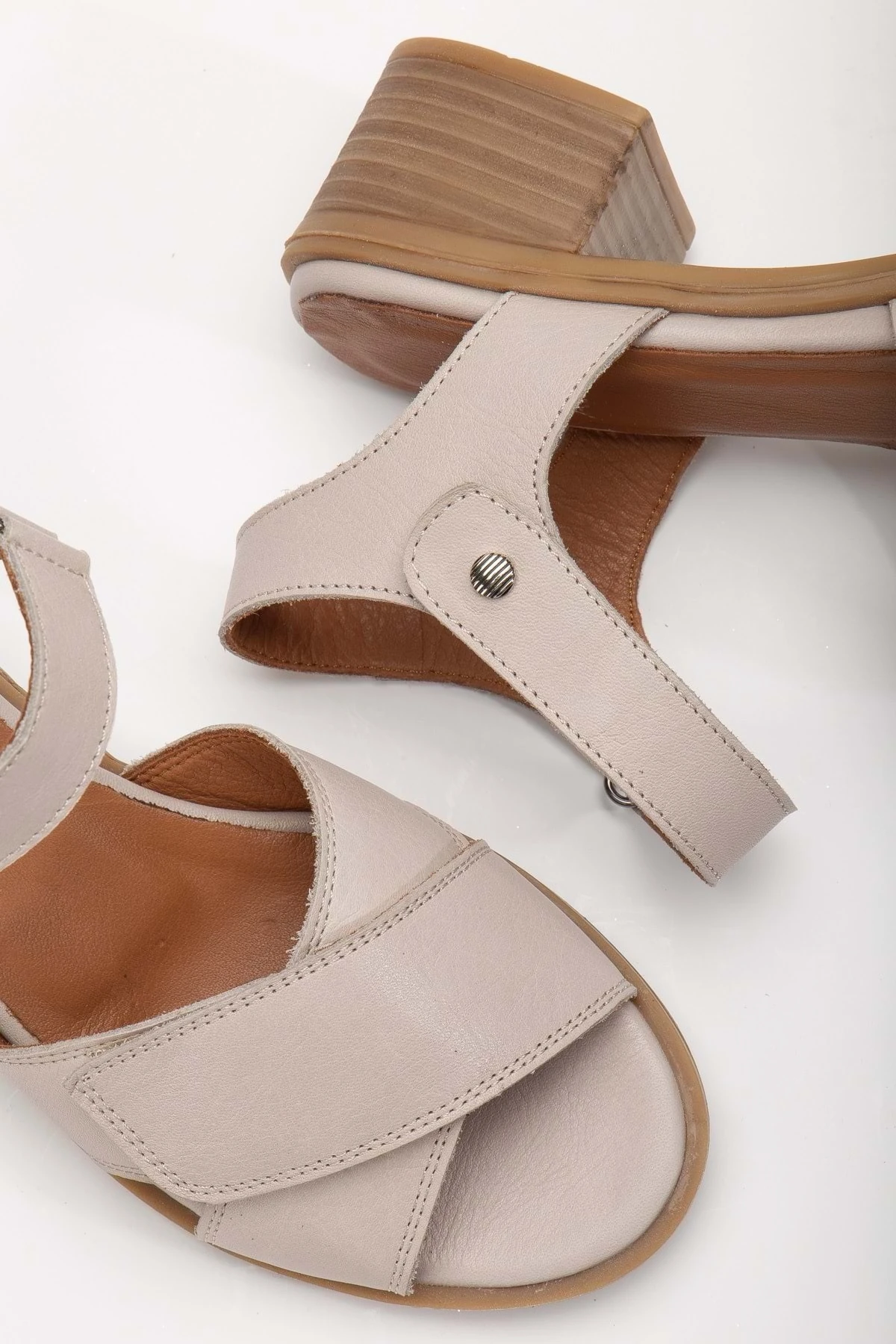 Kadın Hakiki Deri Cırtlı Önü Çapraz Sandalet