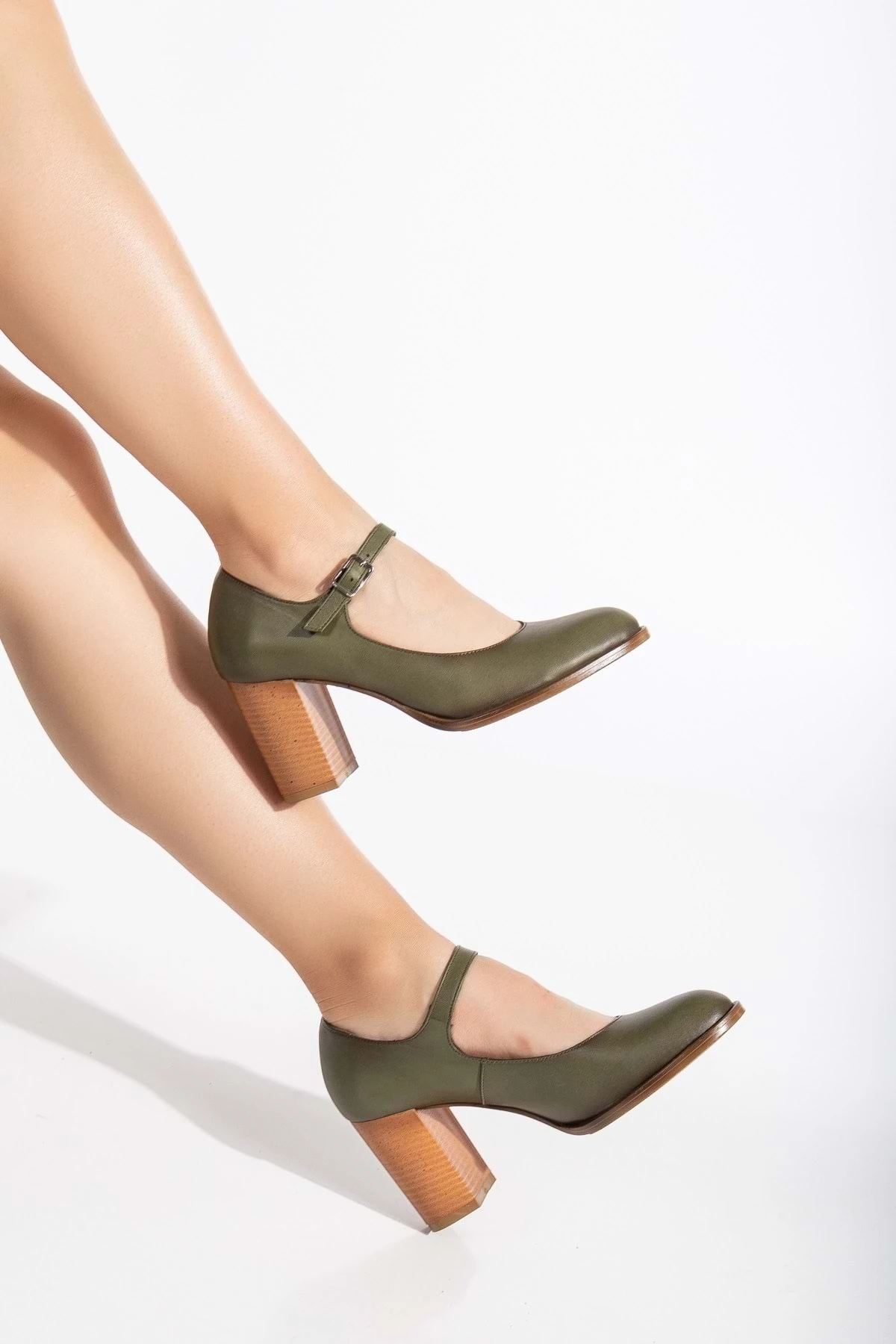 Kadın Hakiki Deri Bantlı Topuklu Ayakkabı