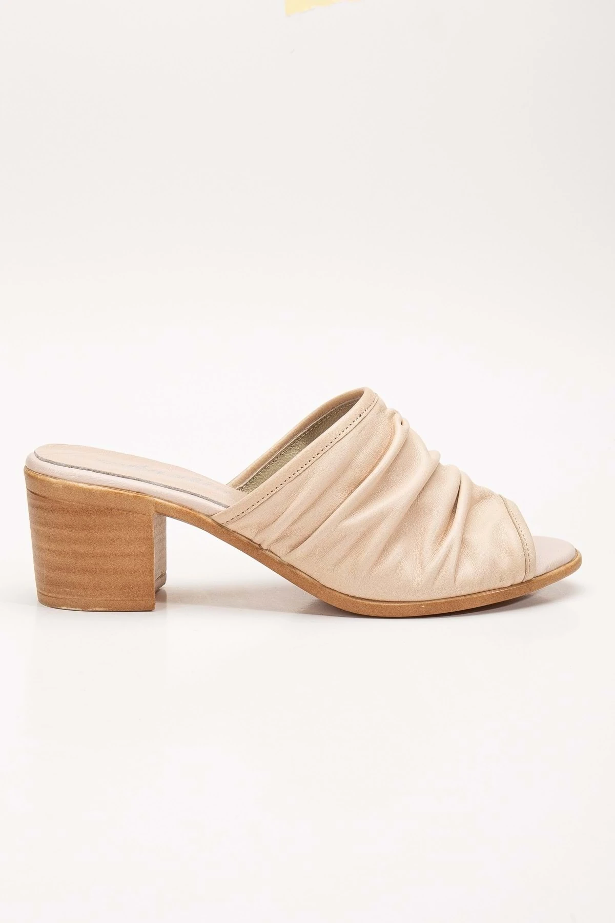 Kadın Hakiki Deri Kırışık Topuklu Terlik - Bej