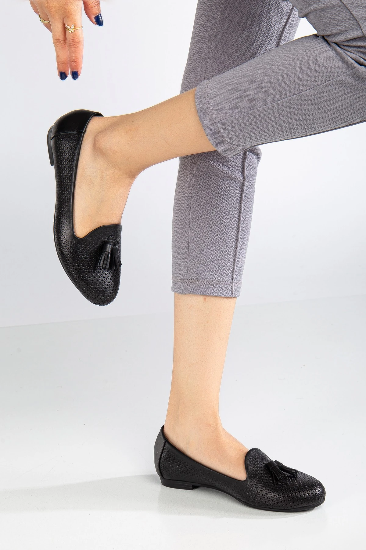 Kadın Hakiki Deri Baskılı Püsküllü Babet - SİYAH