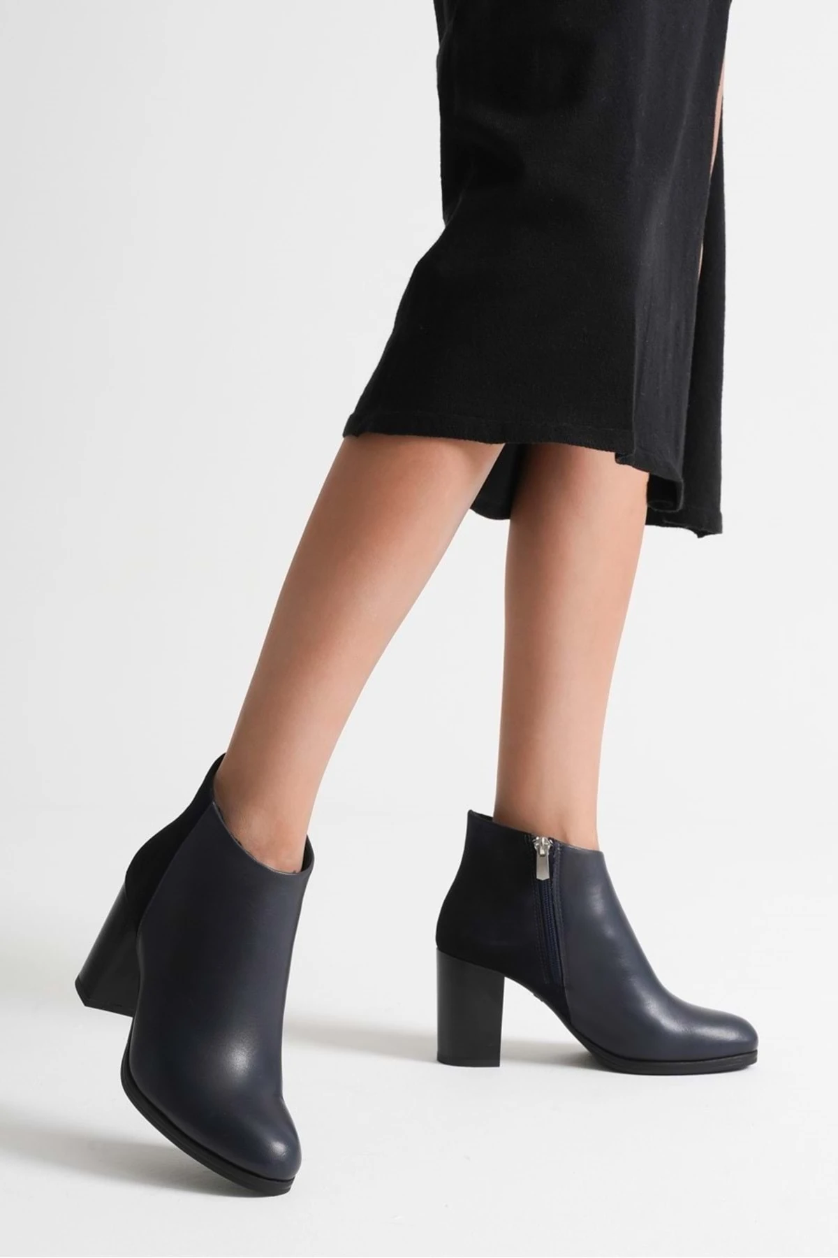 Kadın Hakiki Deri Arkası  Detaylı Topuklu Bot
