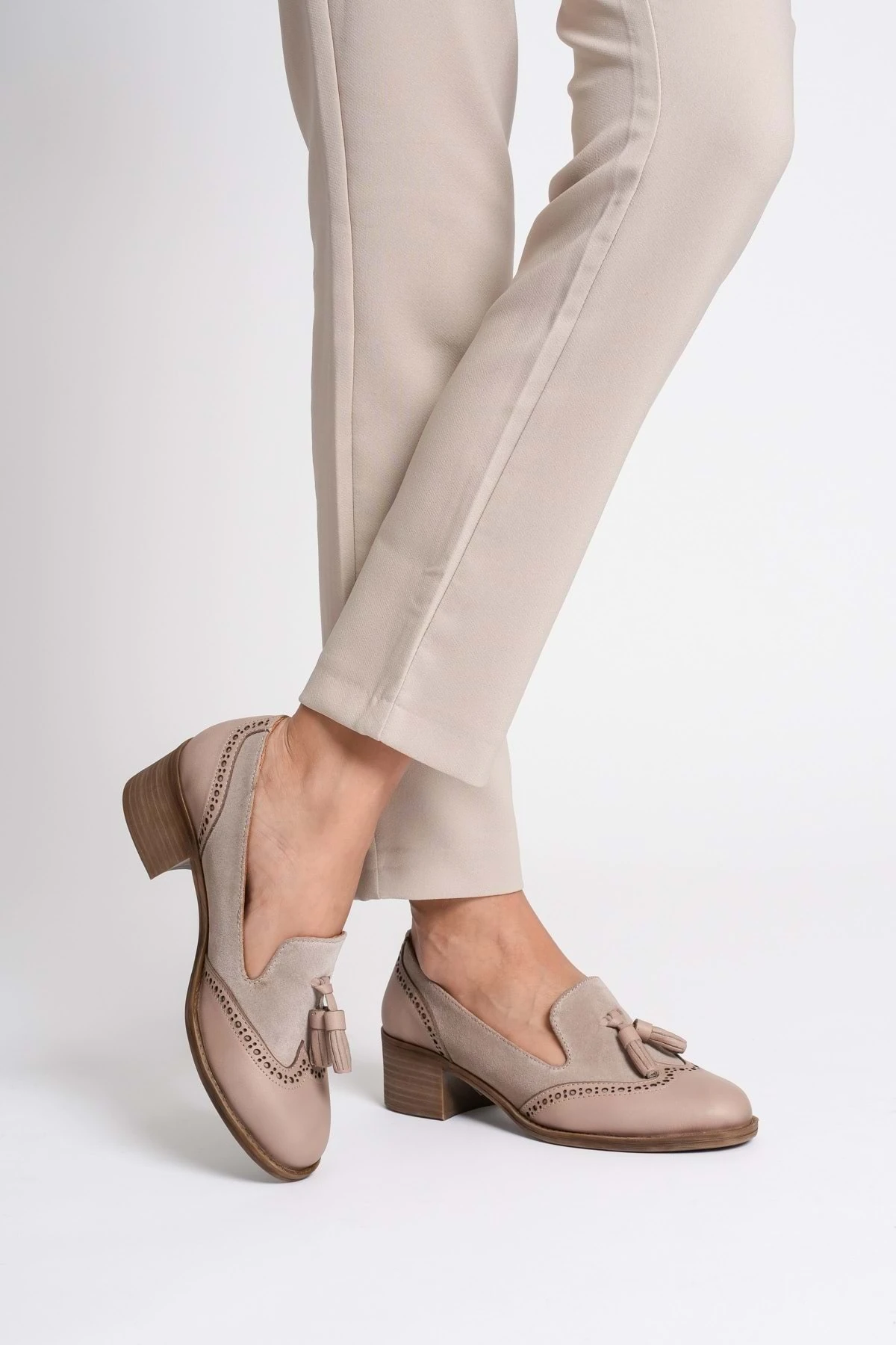 Kadın Hakiki Deri Püskül Detaylı Şık Ayakkabı