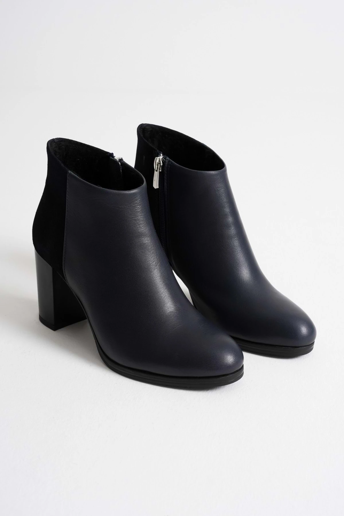 Kadın Hakiki Deri Arkası  Detaylı Topuklu Bot