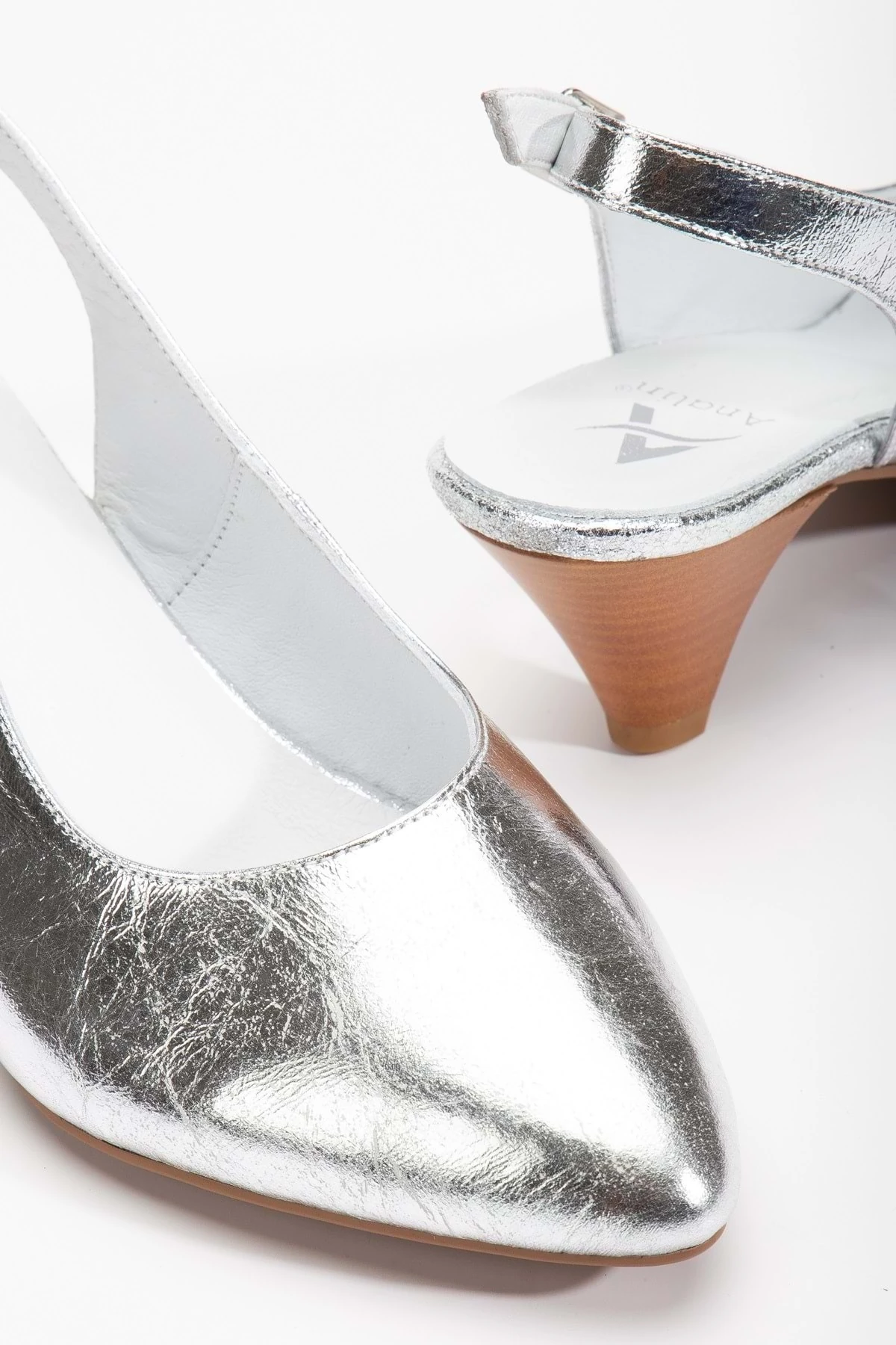 Kadın Hakiki Deri Bilekten Bağlı Topuklu Ayakkabı