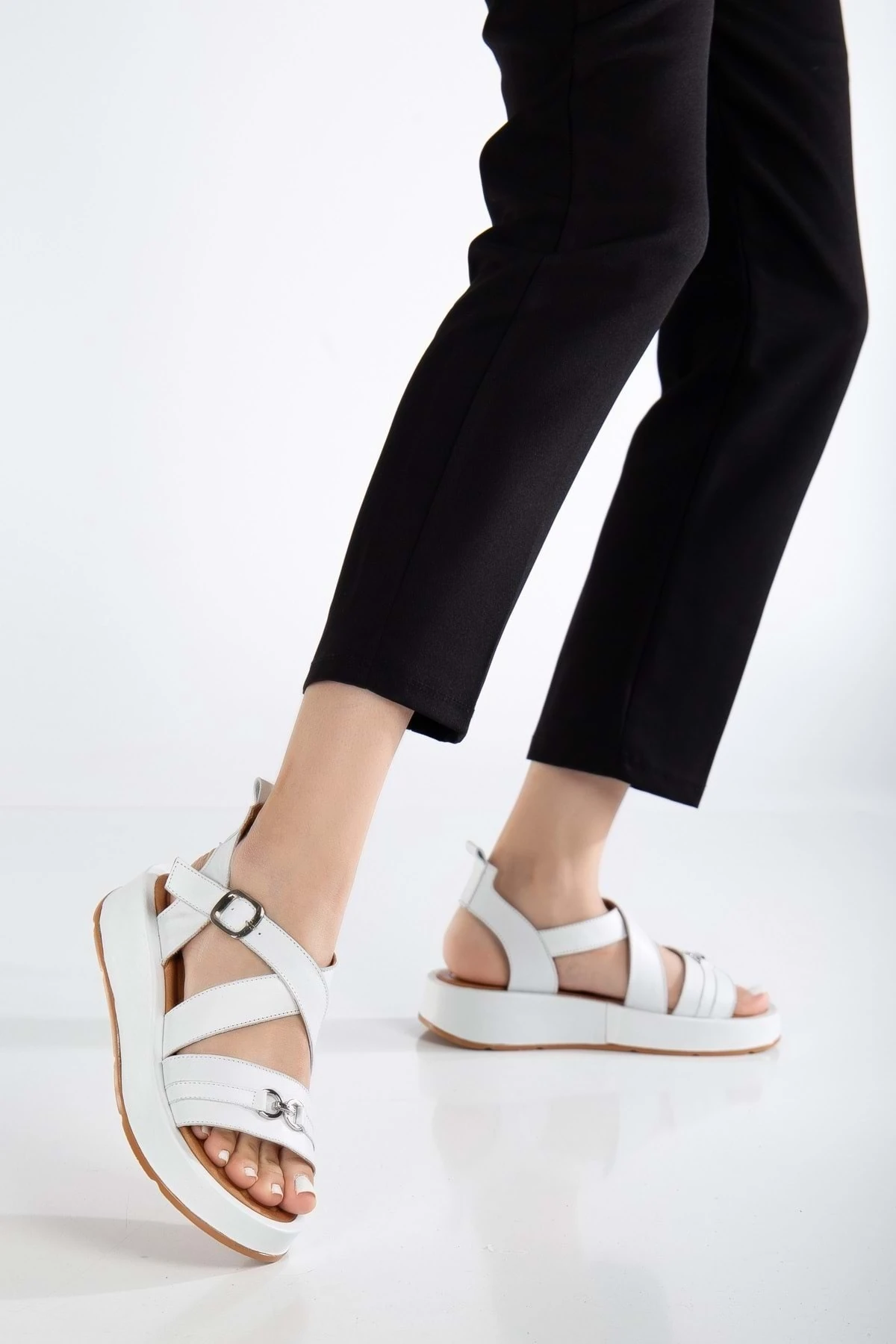 Kadın Hakiki Deri Çapraz Bilekten Bantlı Günlük Sandalet