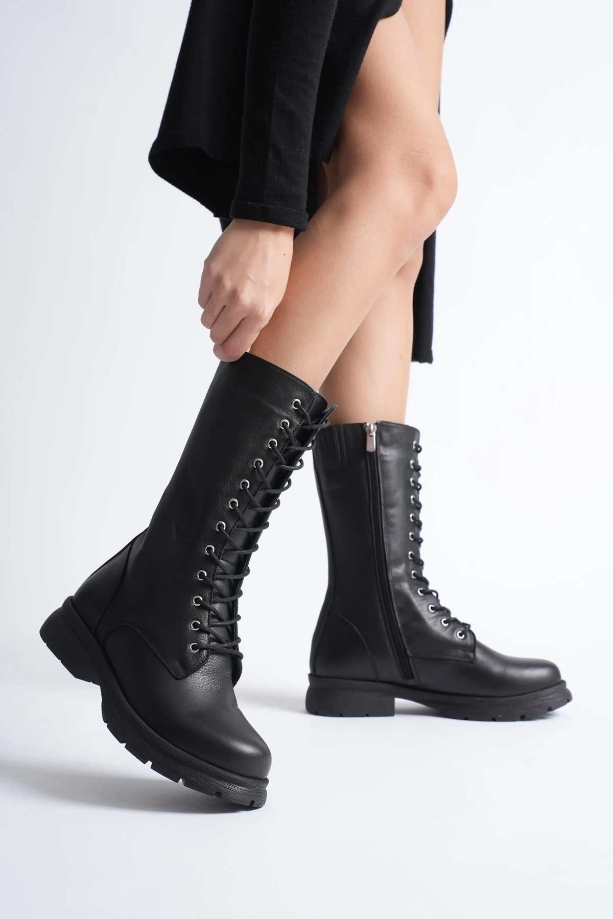 Kadın Hakiki Deri Fermuarlı Bağcıklı Postal Bot - SİYAH