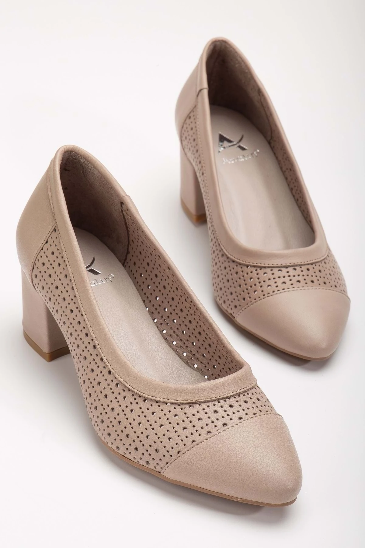 Kadın Hakiki Deri Delikli Topuklu Ayakkabı