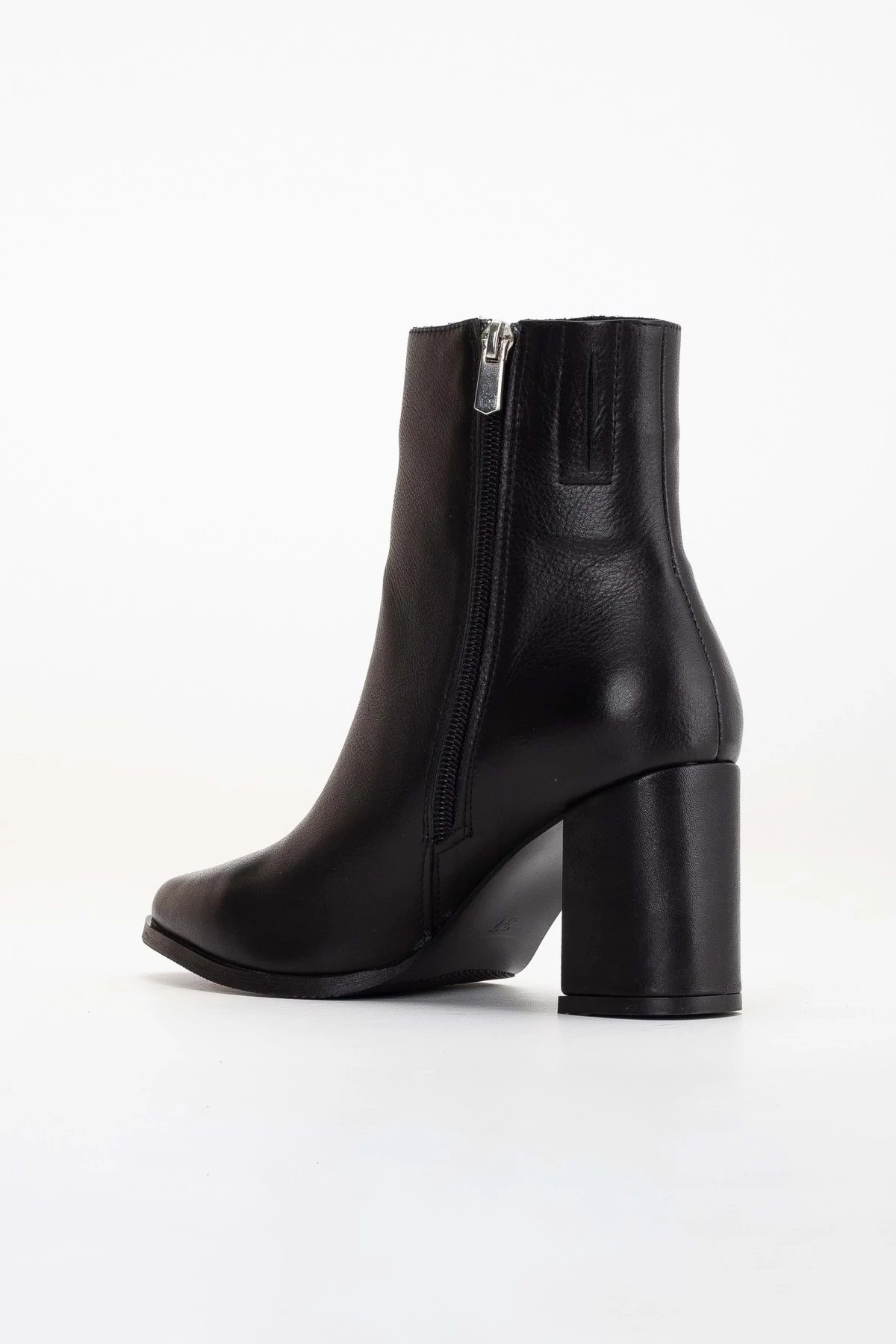 Kadın Hakiki Deri Sivri Burun Kalın Topuklu Bot - SİYAH