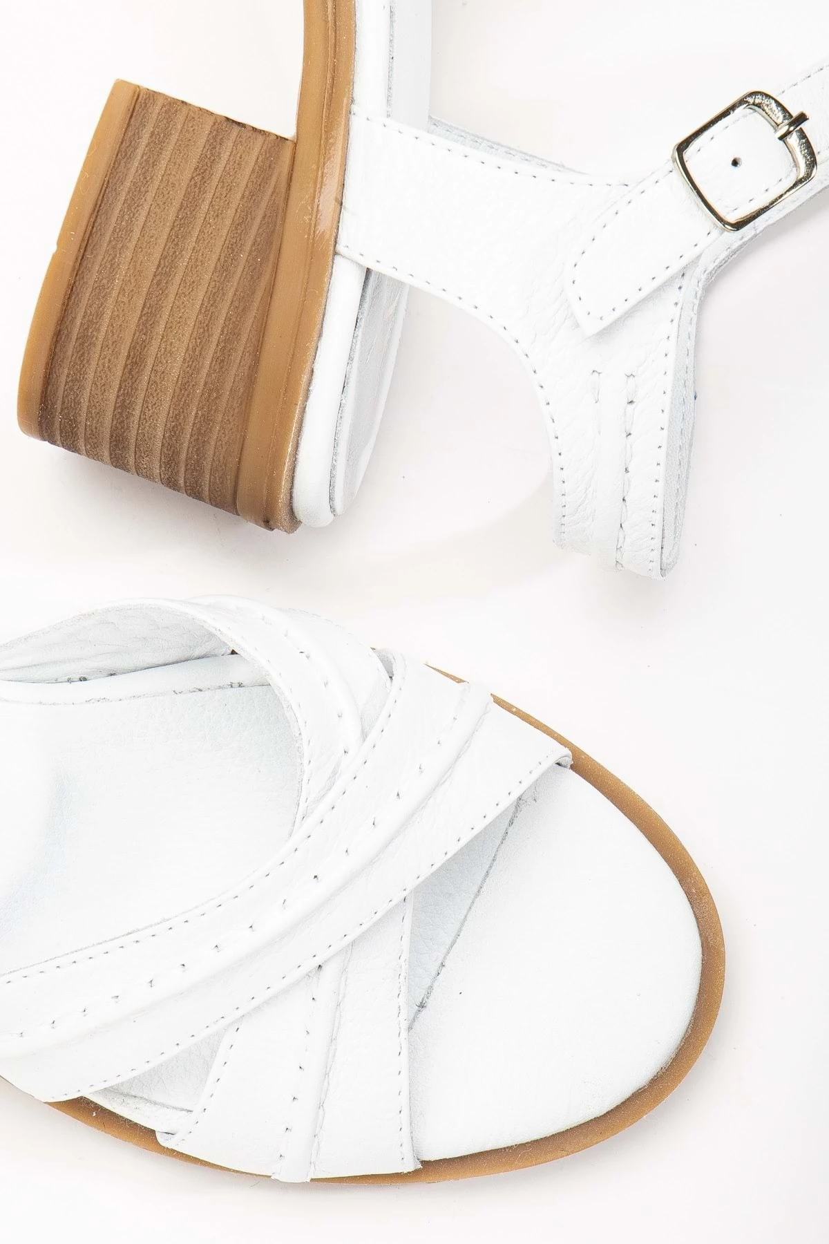 Kadın Hakiki Deri Bilekten Bağlı Önü Çapraz Saraçlı Topuklu Sandalet - BEYAZ