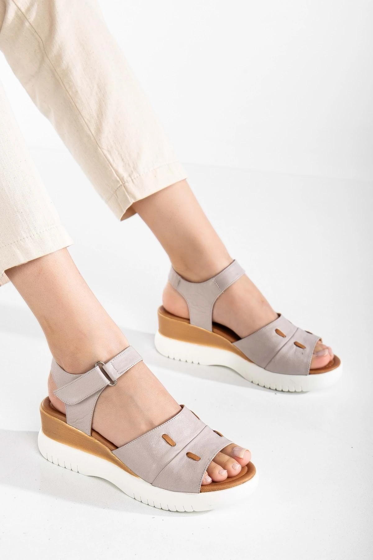 Kadın Hakiki Deri Kalın Bantlı Yüksek Taban Sandalet