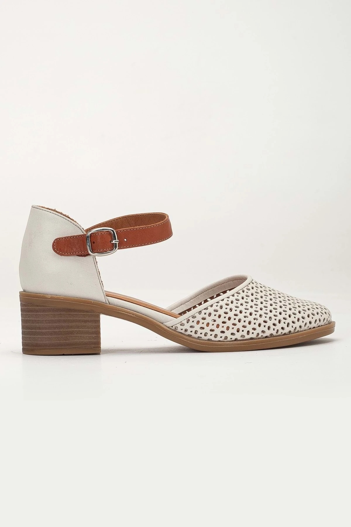 Kadın Hakiki Deri Burnu Kapalı Delikli Sandalet - Krem