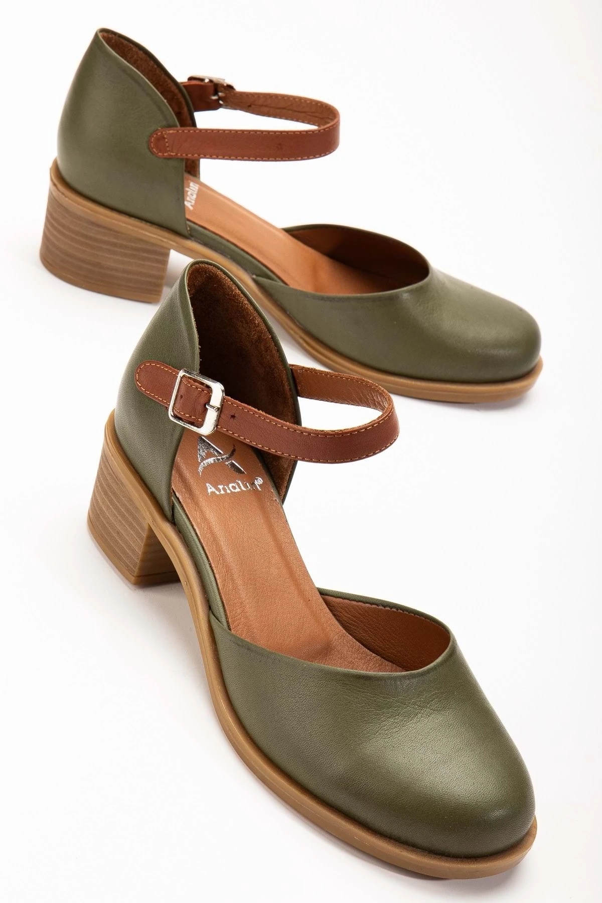 Kadın Hakiki Deri Burnu Kapalı Bilekten Bağlı Sandalet