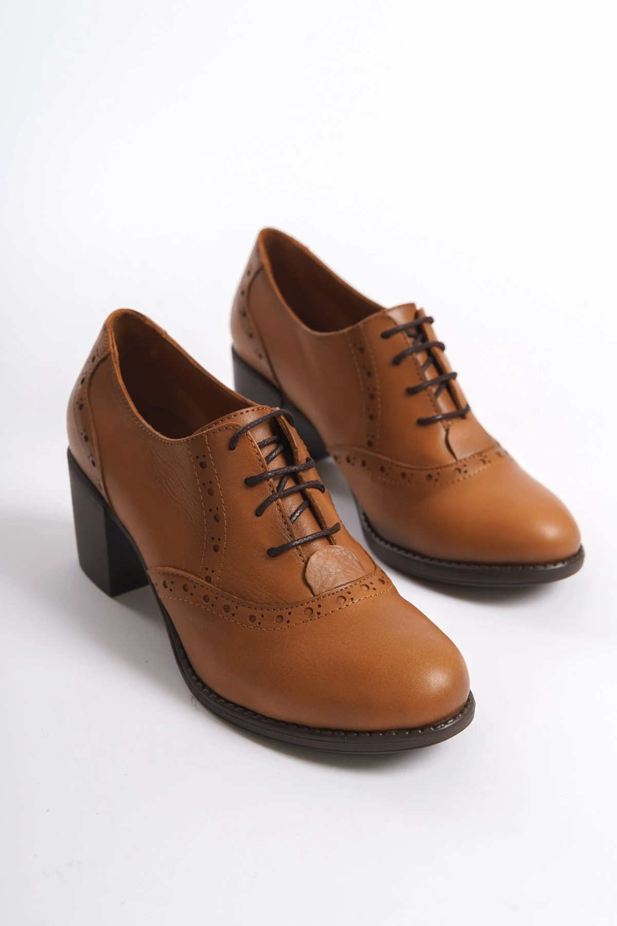 Kadın Hakiki Deri Bağcıklı Klasik Topuklu Ayakkabı