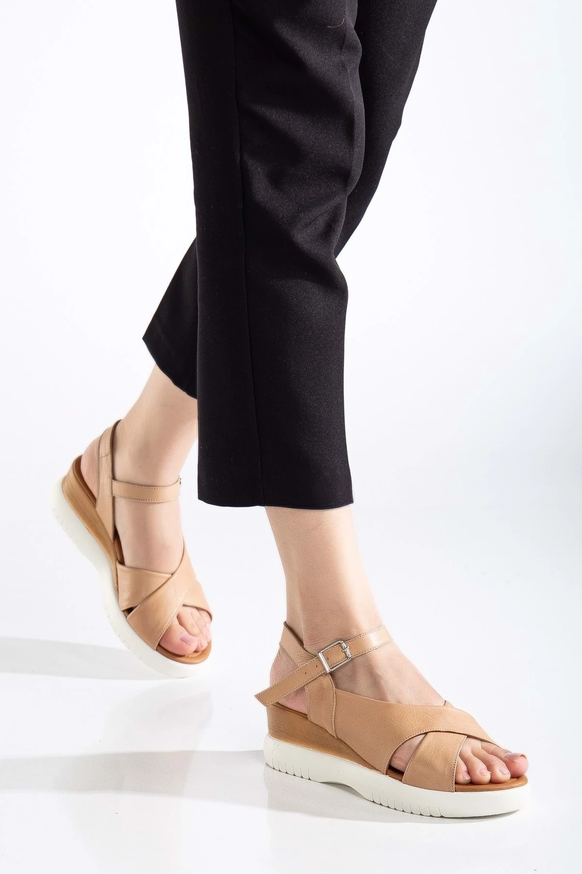 Kadın Hakiki Deri Bilekten Bağlı Yüksek Taban Sandalet