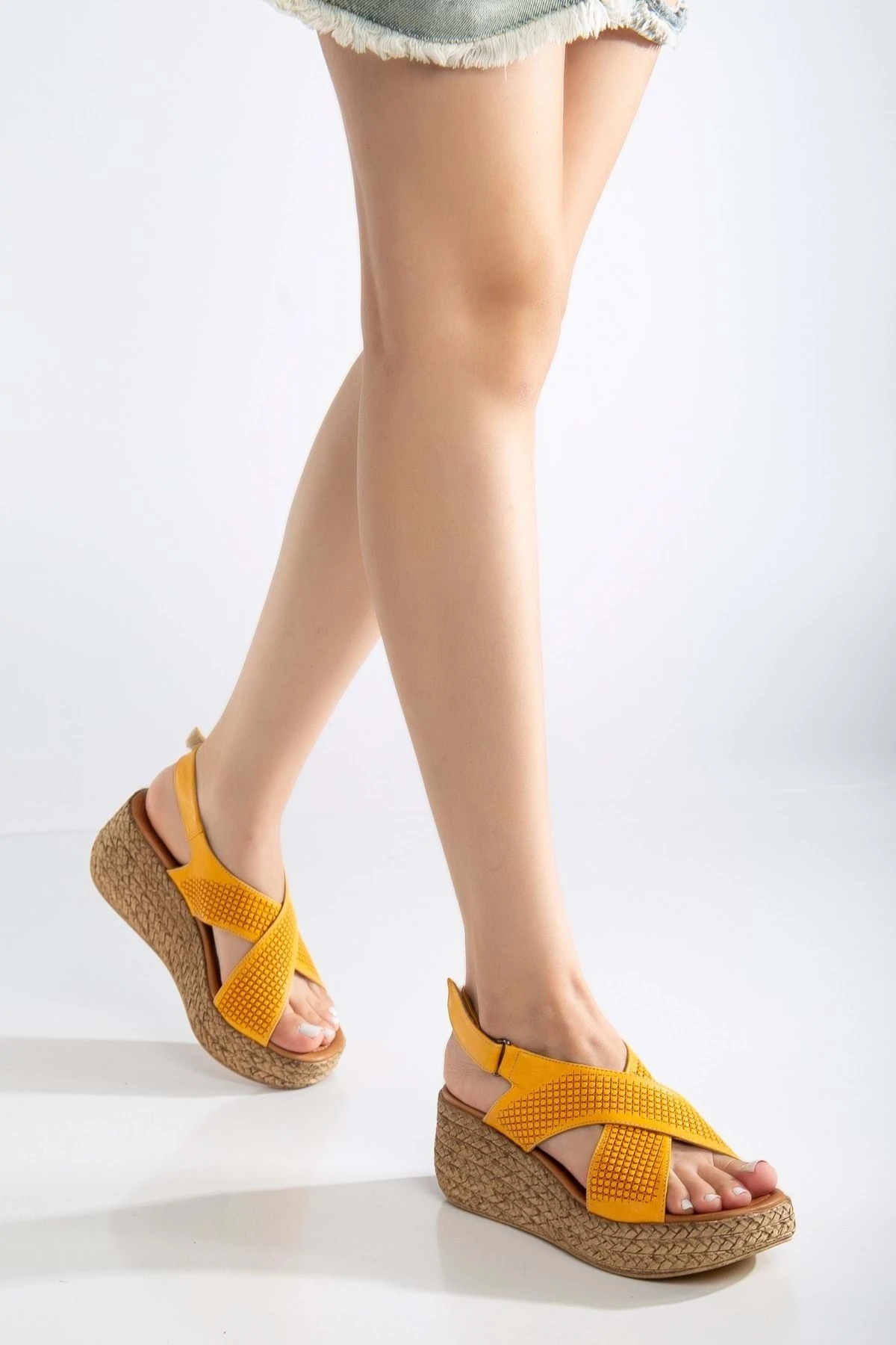 Kadın Hakiki Deri Çapraz Bantlı Cırtlı Sandalet - Oranj