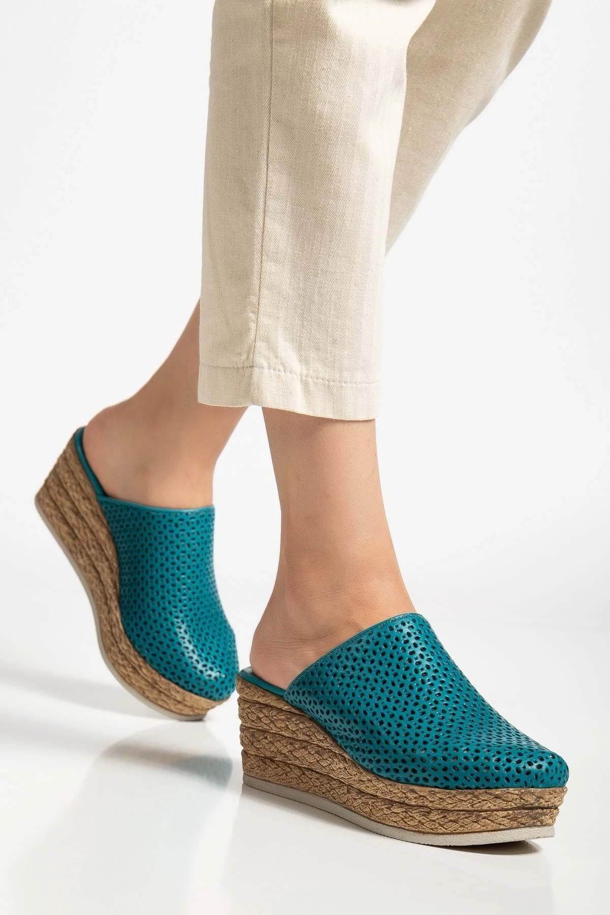 Kadın Hakiki Deri Burnu Kapalı Dolgu Topuk Terlik - Ocean Depths