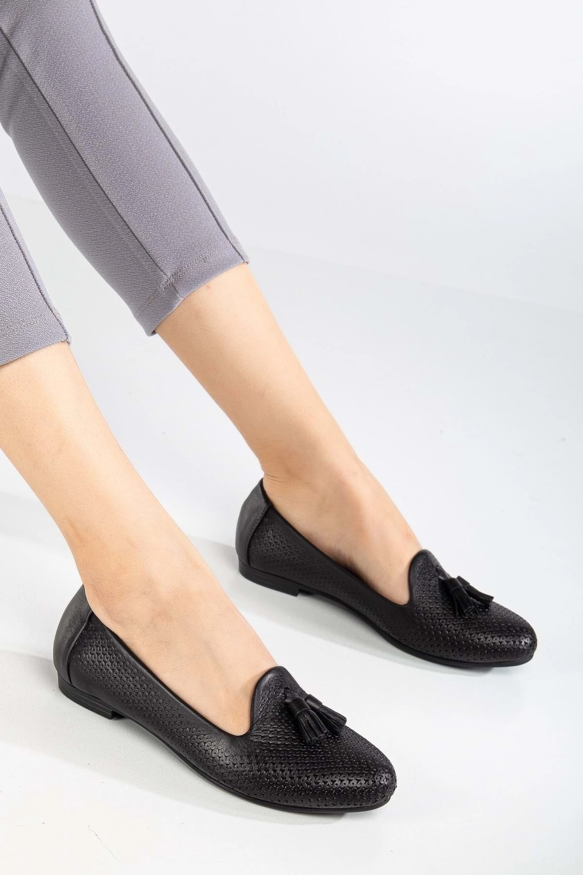 Kadın Hakiki Deri Baskılı Püsküllü Babet - SİYAH