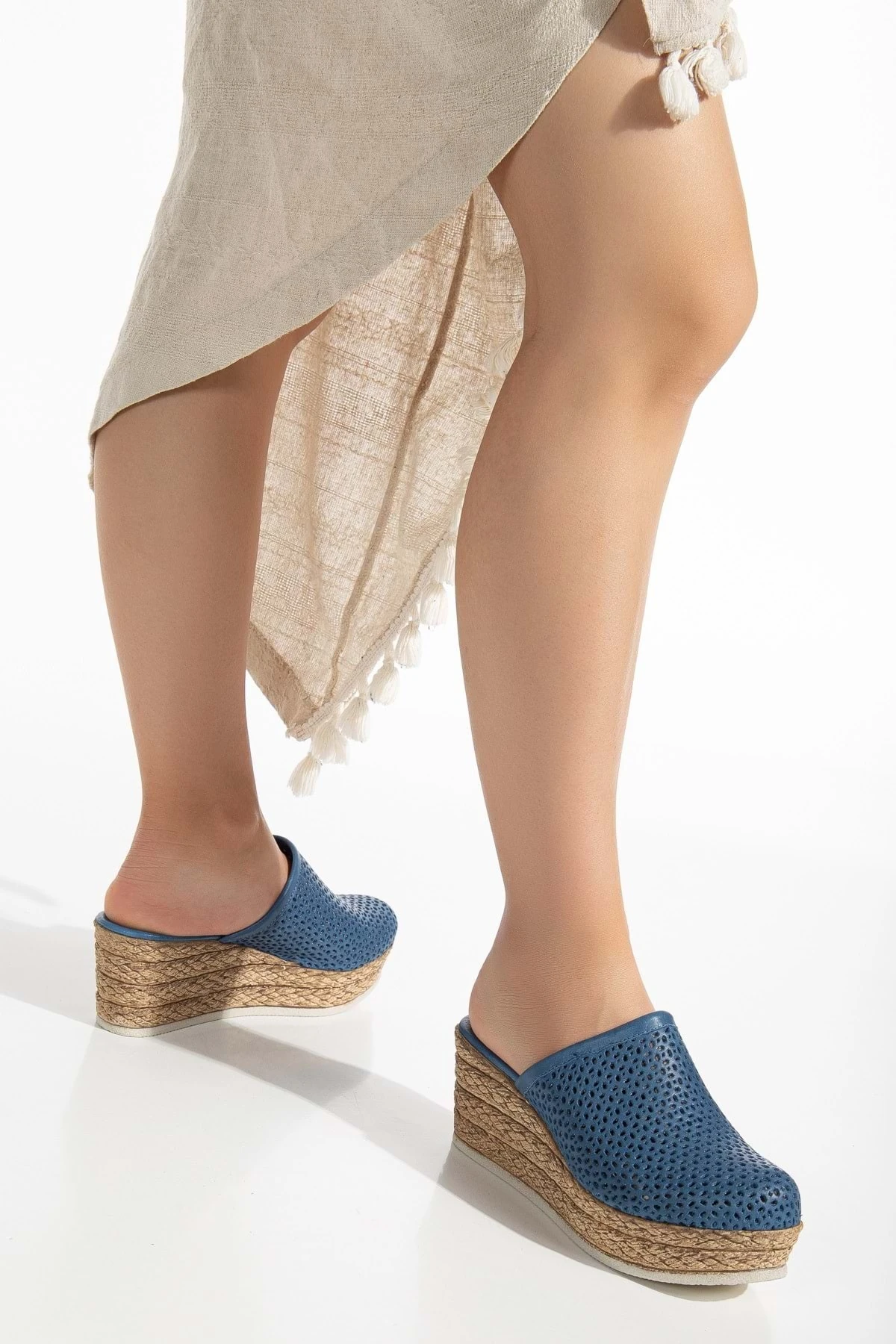 Kadın Hakiki Deri Burnu Kapalı Dolgu Topuk Terlik - WISHES/KOT