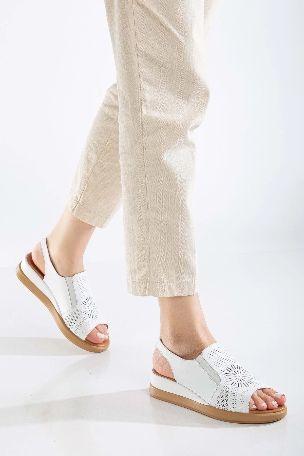 Kadın Hakiki Deri Lastikli Sandalet