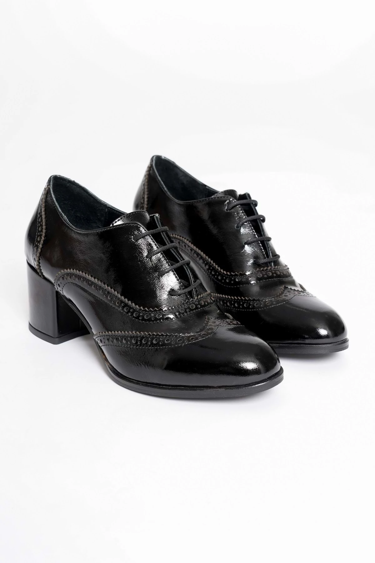 Kadın Hakiki Deri Lazer Detaylı Şık Topuklu Ayakkabı