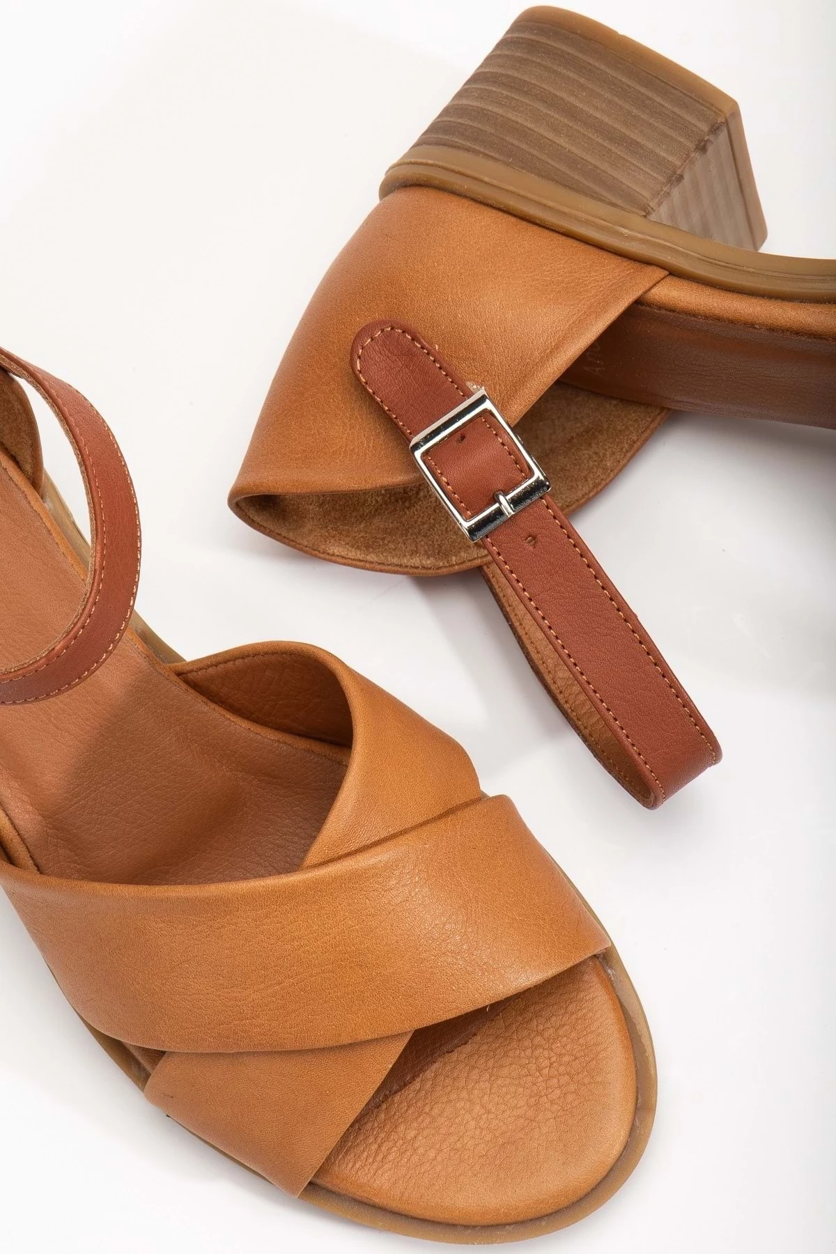 Kadın Hakiki Deri Önü Çapraz Bilekten Bağlı Sandalet