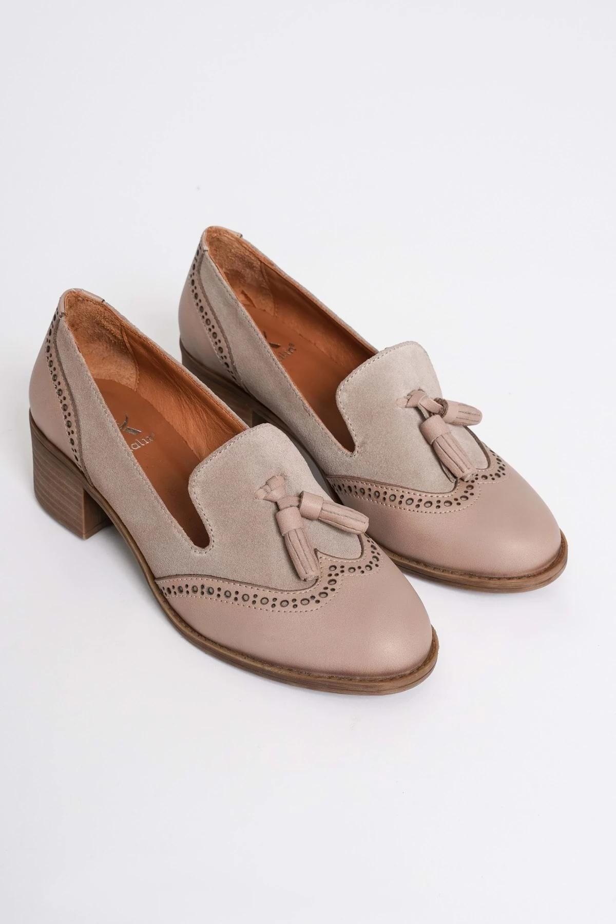 Kadın Hakiki Deri Püskül Detaylı Şık Ayakkabı