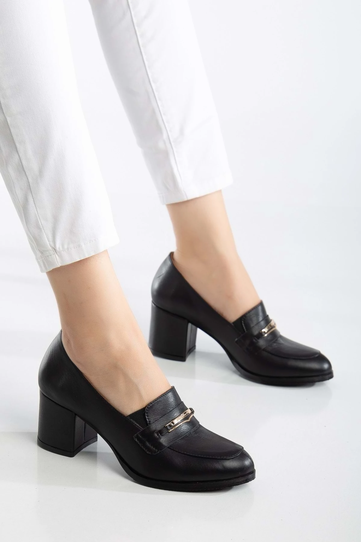 Kadın Hakiki Deri Tokalı Şık Topuklu Ayakkabı