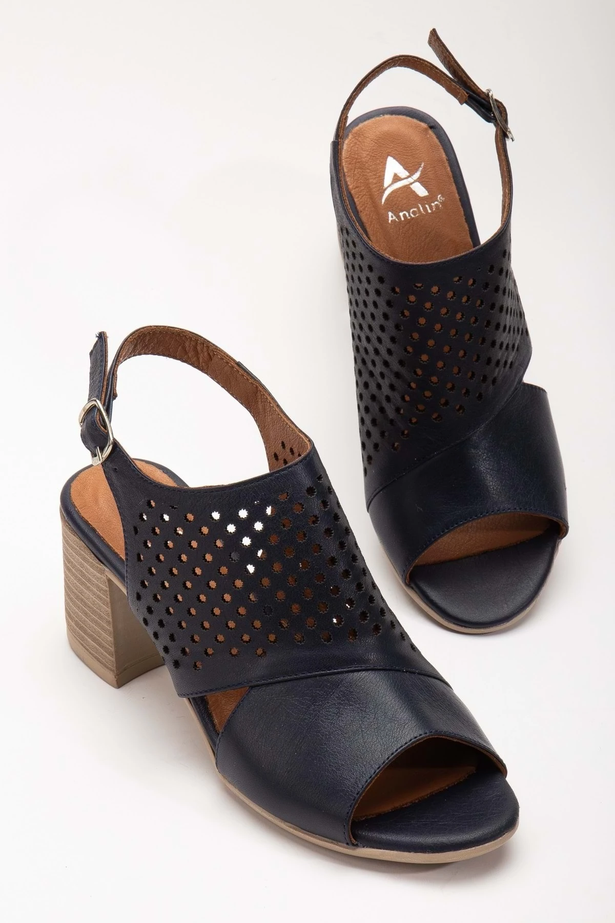 Kadın Hakiki Deri Yazlık Lazerli Topuklu Sandalet