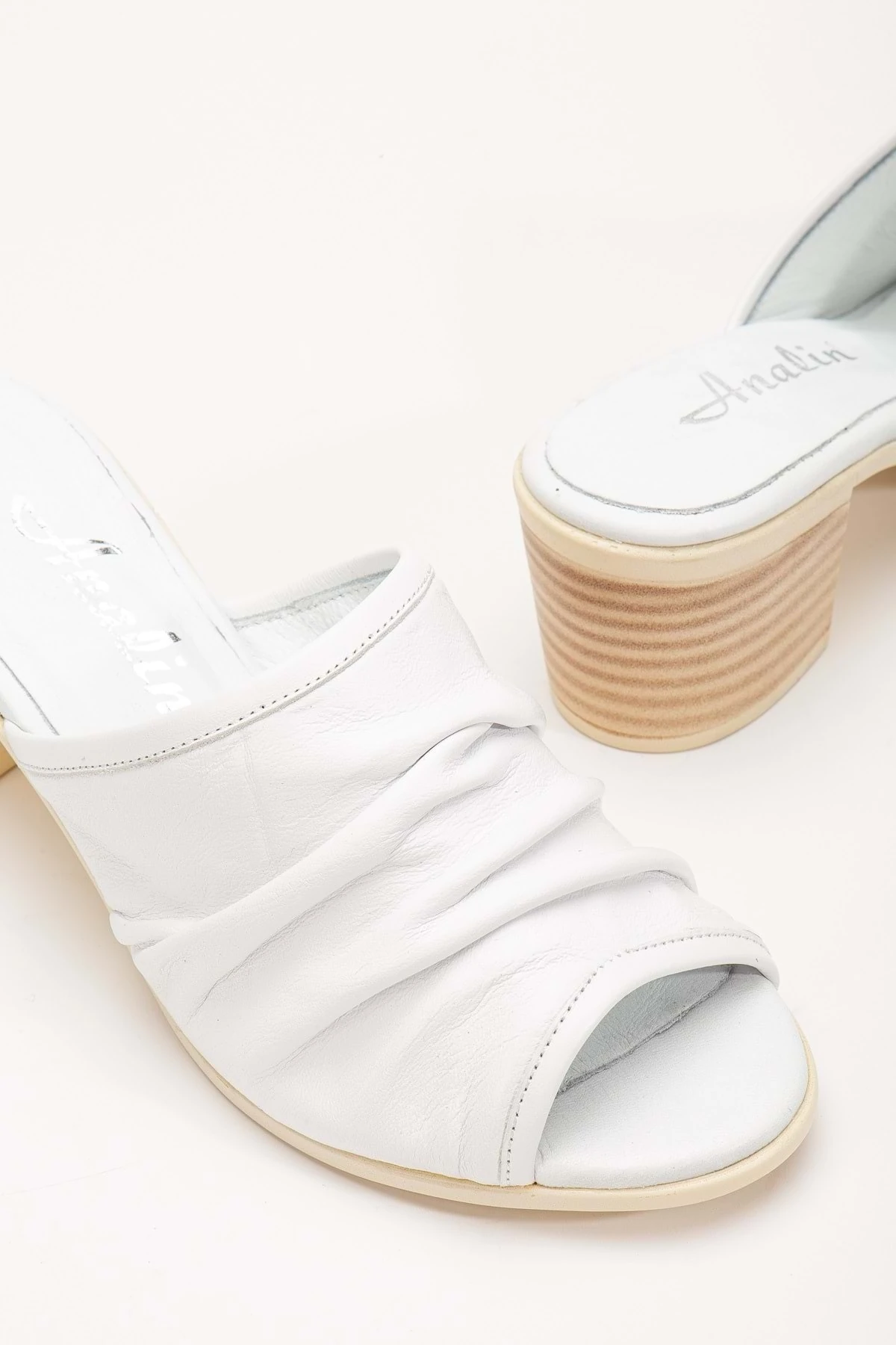 Kadın Hakiki Deri Kırışık Topuklu Terlik - BEYAZ