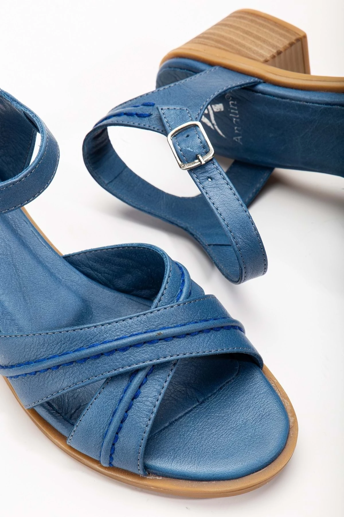 Kadın Hakiki Deri Bilekten Bağlı Önü Çapraz Saraçlı Topuklu Sandalet - Kot Mavi