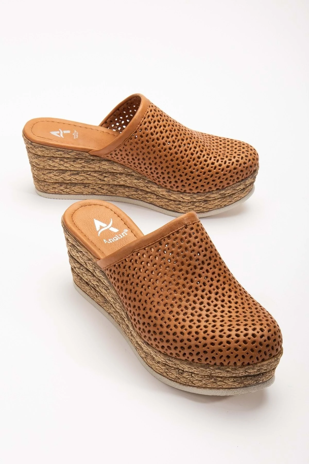 Kadın Hakiki Deri Burnu Kapalı Dolgu Topuk Terlik - Taba