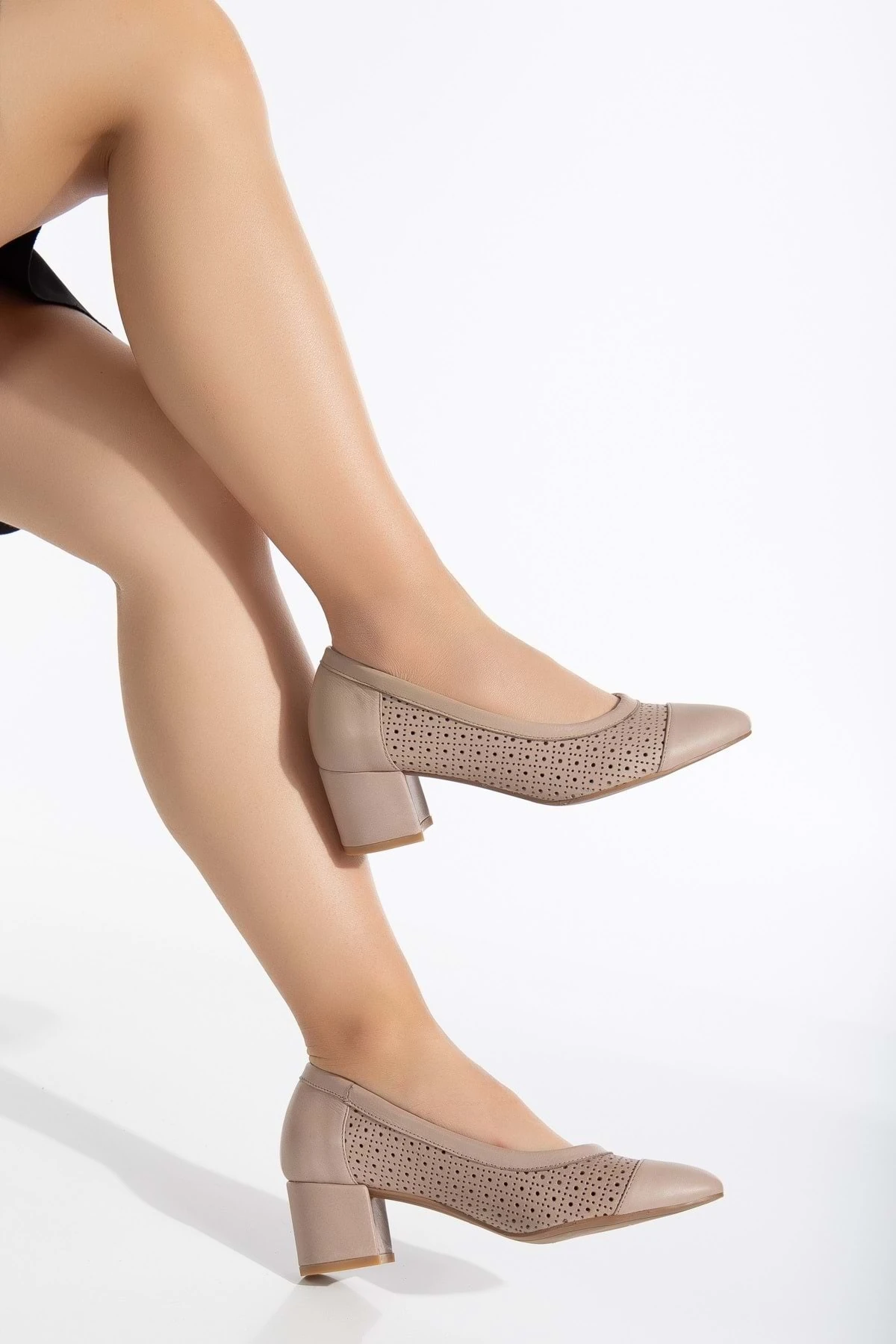 Kadın Hakiki Deri Delikli Topuklu Ayakkabı