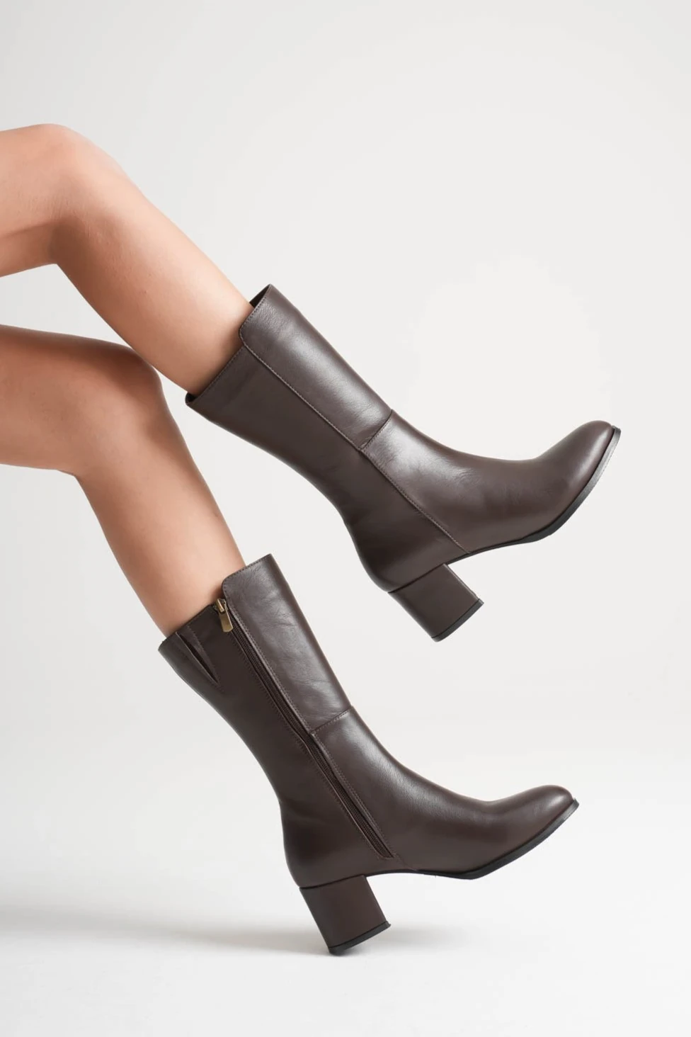 Kadın Hakiki Deri Şık Topuklu Çizme - Ceviz